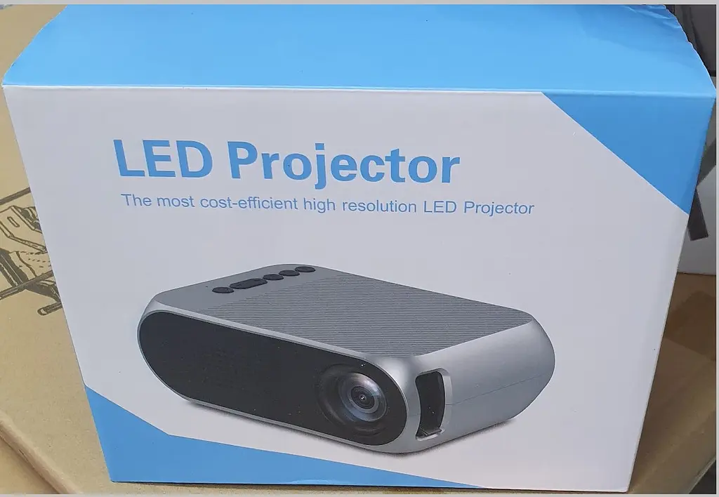 Портативний проектор Projector LED YG-320 Чорний - фото 4