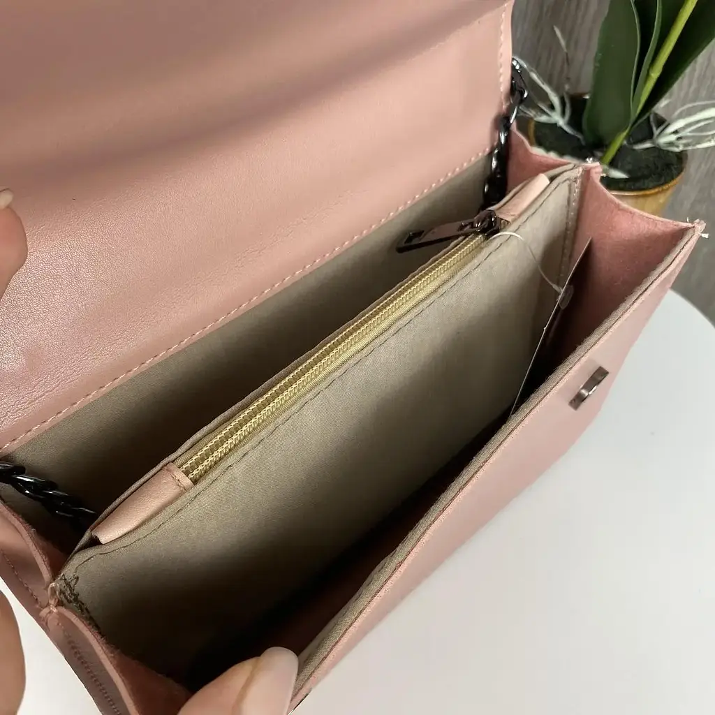Сумка жіноча маленька через плече крос-боді стильна на ланцюжку Рожева (771) - фото 4