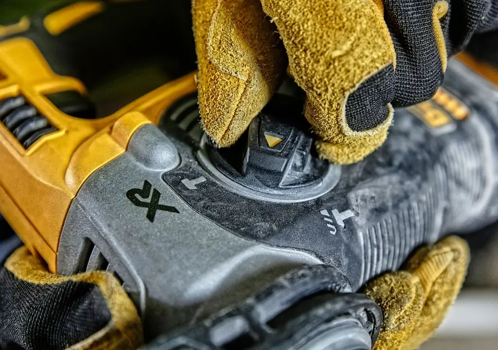 Перфоратор акумуляторний безщітковий DeWALT SDS-Plus з АКБ та ЗП DCH274P2T - фото 5