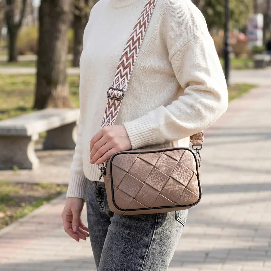 Модна шкіряна сумка з плетіннями для стильних жінок Vintage 22409 бежева - фото 2