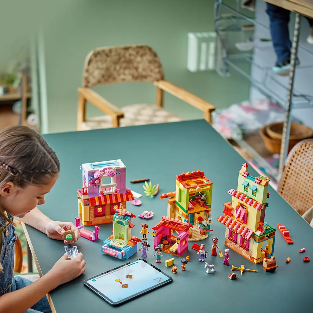 Конструктор LEGO Disney Classic Чарівний будинок Мадригал 1560 деталей (43245) - фото 14