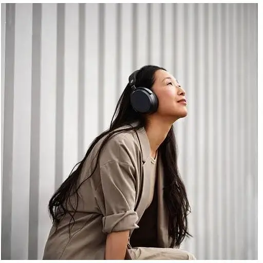Наушники беспроводные Sennheiser Momentum 4 Bluetooth Stereo черные 509266 - фото 10