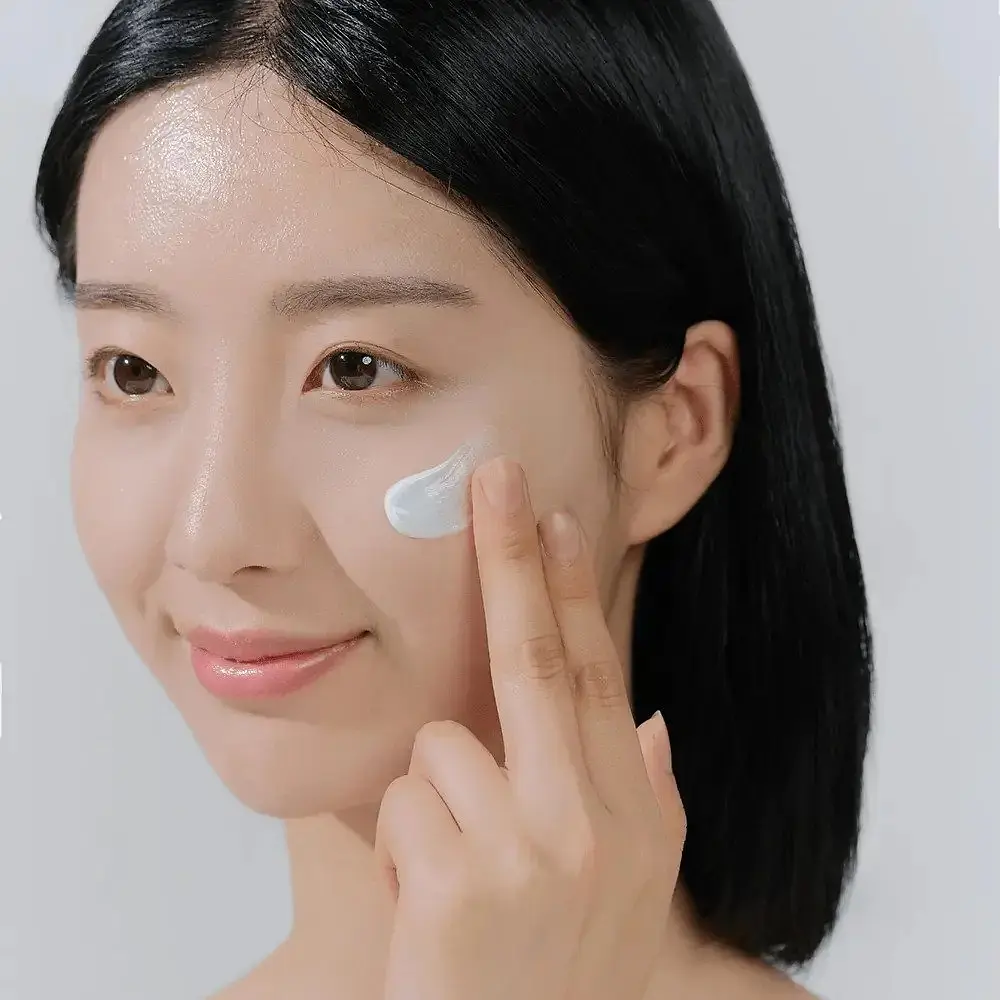 Солнцезащитная сыворотка для лица Skin1004 Madagascar Centella Hyalu-Cica Water-Fit Sun Serum SPF50+ PA++++ 50 мл - фото 4