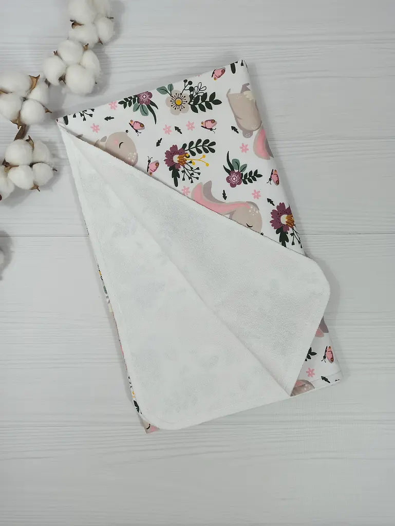 Пелюшка дитяча багаторазова непромокальна a.l.babybox Зайчики на галявині 50х80 см Різнокольоровий (NM 18154167) - фото 2