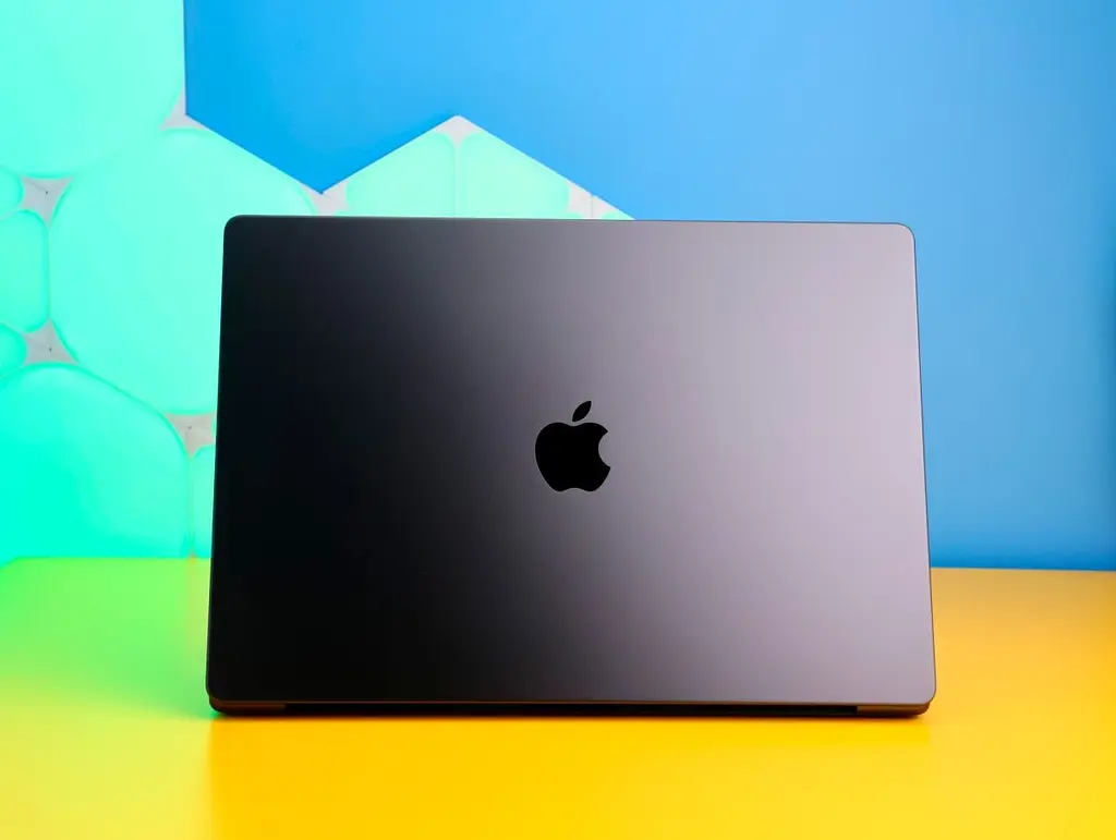 Ноутбук Apple MacBook Pro 16'' M5 Max 36/2TB Space Black 2026 (MGED4) Б/У [175839] - фото 5