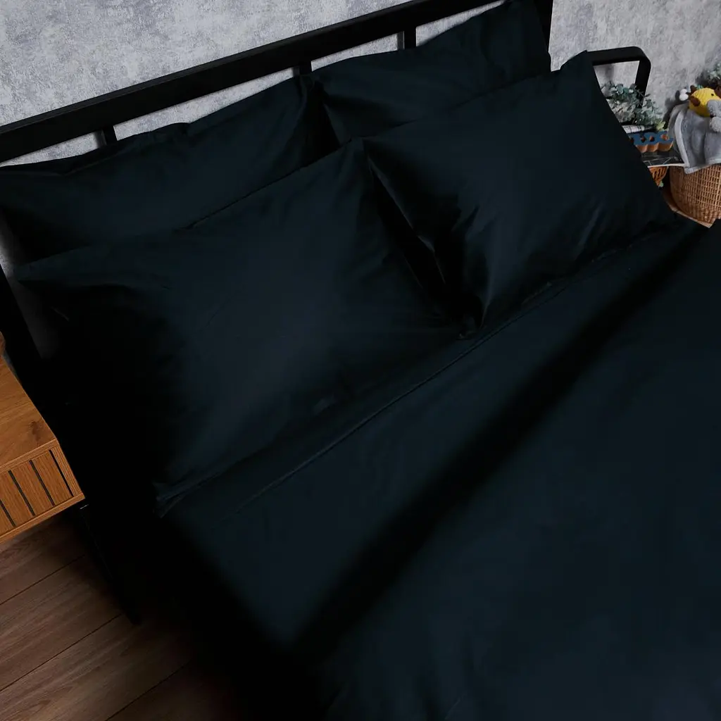 Комплект постельного белья Moon&Star Satin Premium Black Velvet Семейный 2х143х210 см наволочки 2х70х70 см - фото 3