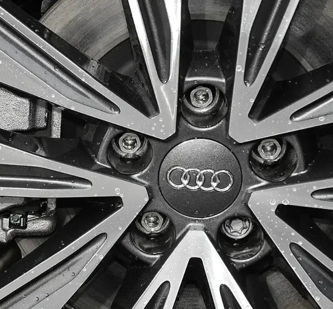 Ковпачки колеса на литі диски Audi D=69 мм посадковий D=60 мм об'ємний логотип Сірі 1 шт - фото 3