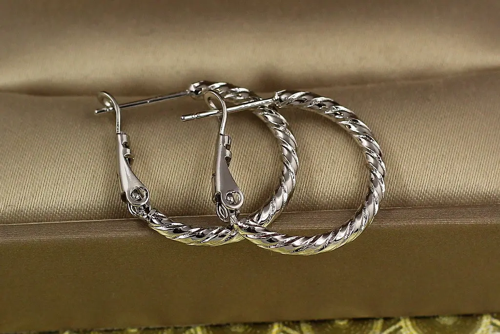 Сережки кільця Хuping Jewelry кручений джгут 2 см сріблясті