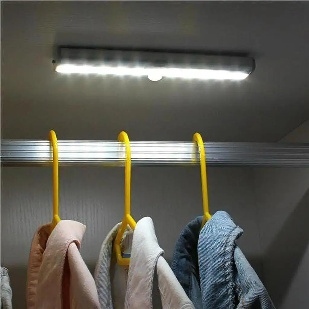 Бездротовий LED світильник із датчиком руху UFT MB01 на батарейках 17х2х3 см - фото 3
