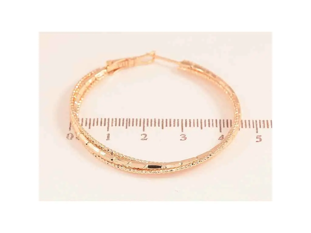 Сережки Xuping кільця M&L 18K конго "Декоративний візерунок" ø 4,5см 303289 - фото 2