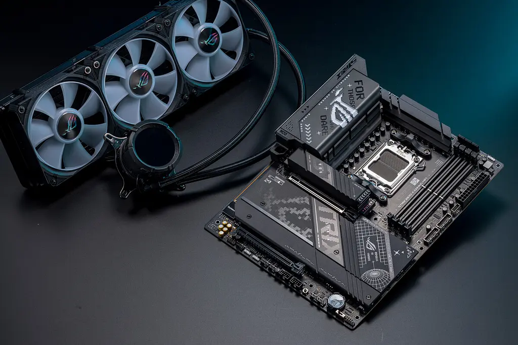 ASUS Материнська плата ROG STRIX X870-F GAMING WIFI sAM5 X870 4xDDR5 M.2 HDMI DP WiFi BT ATX - фото 3