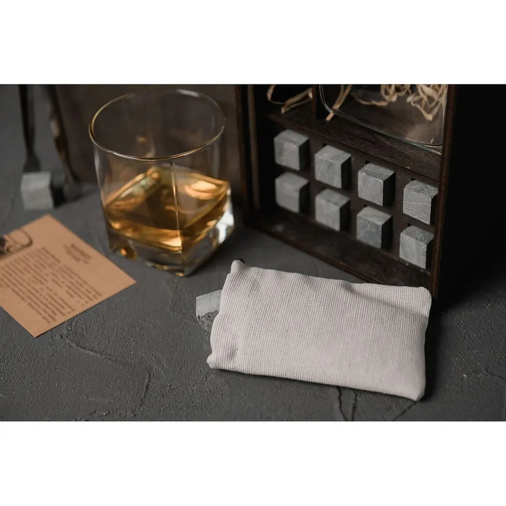 Подарунковий набір Whiskey Stones камені для віскі 8 штук + інструкція + мішечок для зберігання + щипці та 2 склянки - фото 4