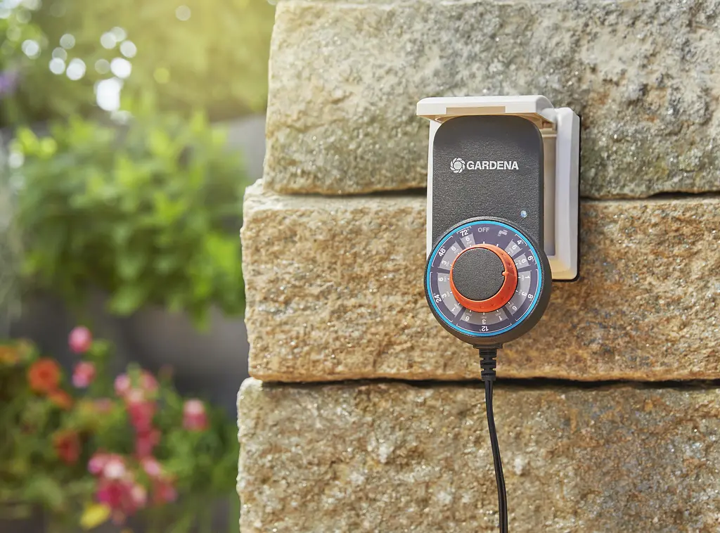 Комплект мікрокрапельного поливу Gardena Micro-Drip-System NatureUp насос та трансформатор з таймером (13158-20) - фото 3