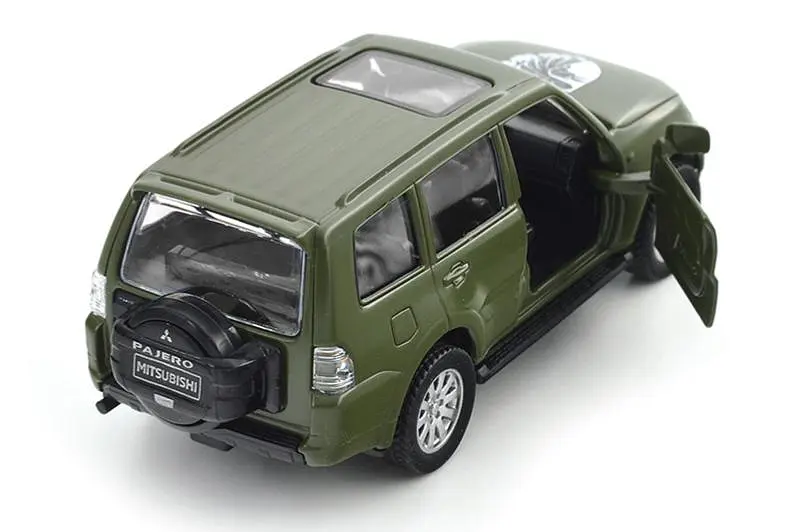 Іграшкова машинка позашляховик Mitsubishi Pajero 4WD Tubro Шеврони Героїв 93 ОМБР 250283M TechnoDrive - фото 3
