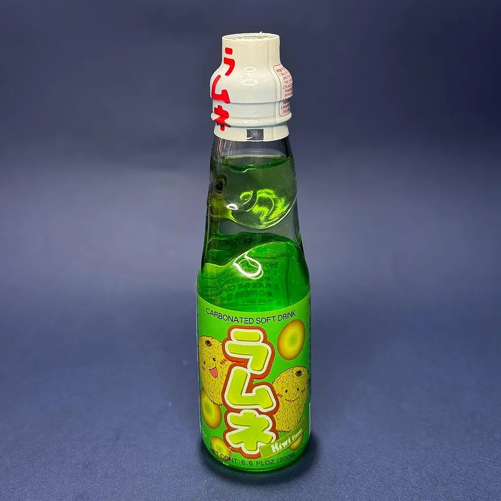 Японський напій Ramune Kiwi Hata 200 мл