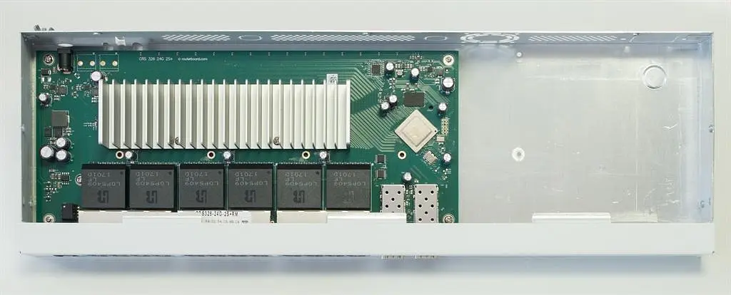 Комутатор MikroTik CRS326-24G-2S+RM (CRS326-24G-2S+RM) - фото 2