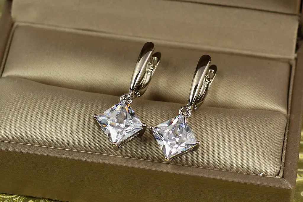 Сережки Xuping Jewelry ромбики 3 см сріблясті - фото 2