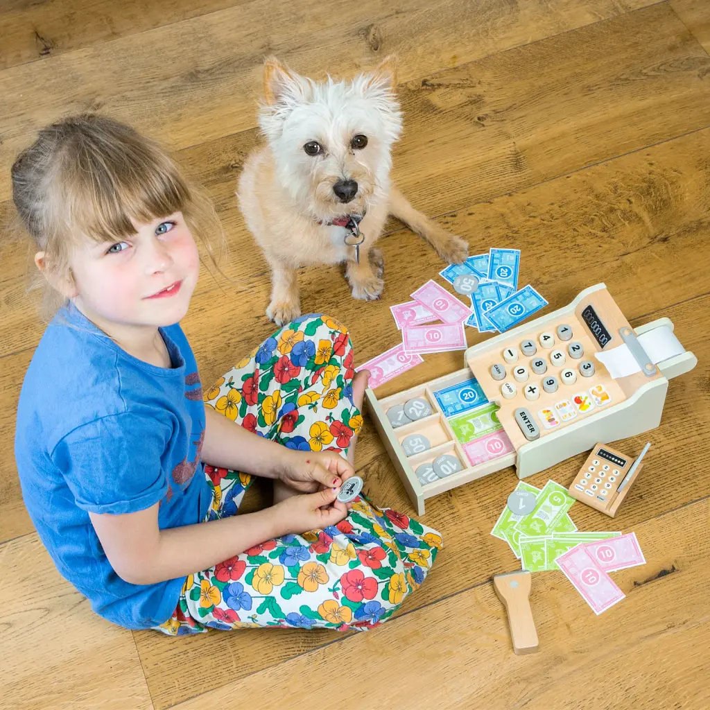 Деревянный кассовый аппарат New Classic Toys с монетами и картой - фото 7