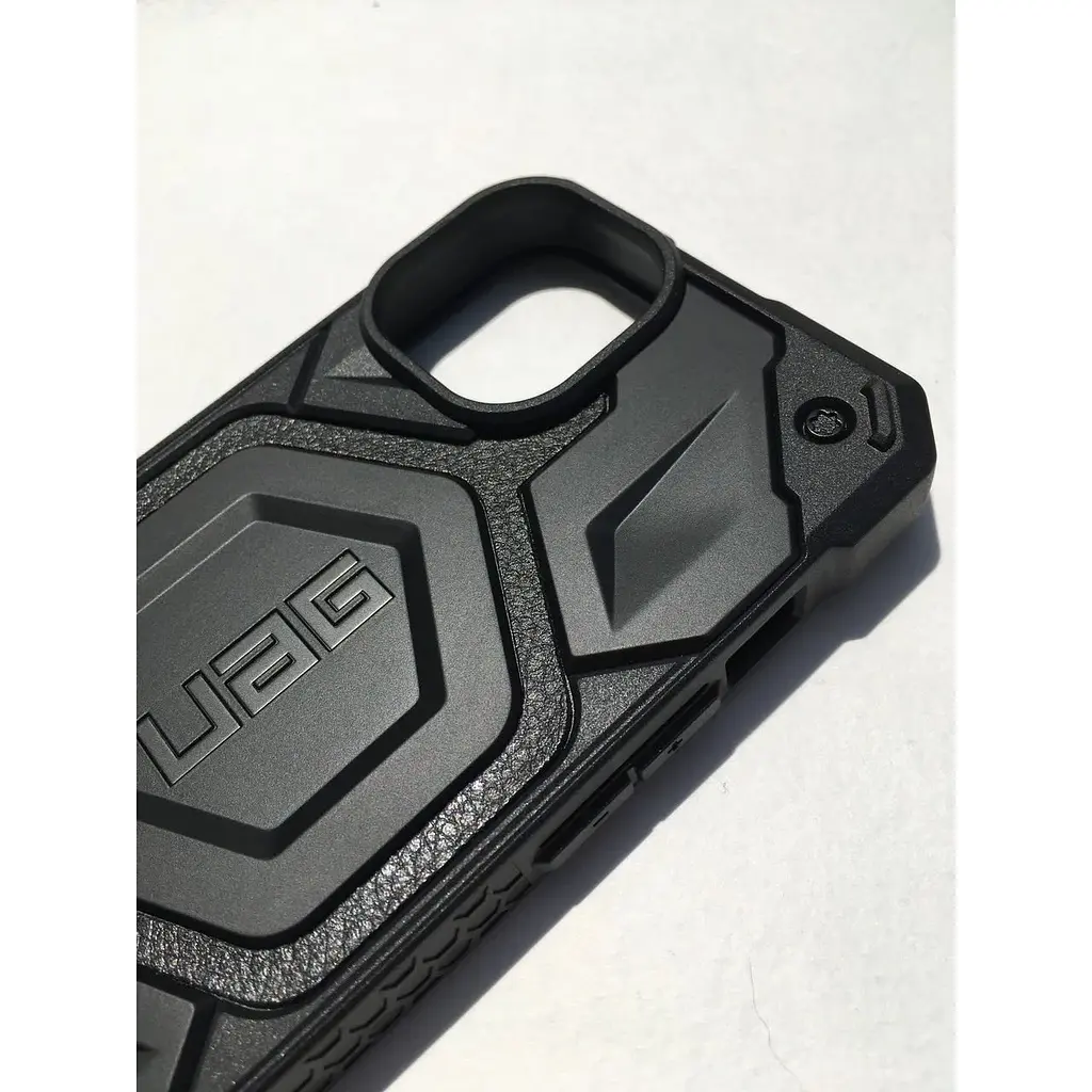 Оригінальний протиударний чохол UAG Monarch MagSafe для iPhone 13 / 14 (6.1") Black Leather (114028114040) - фото 4