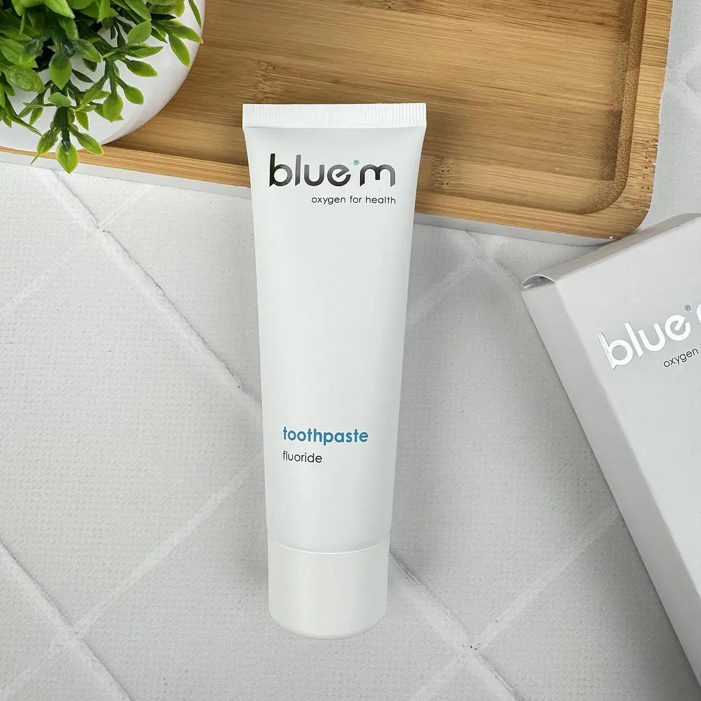 Зубна паста BlueM Oxygen Блюем з ксилітом, фторидом кальцію та лактоферрином, догляд за яснами, імплантами та при сухості 75 мл - фото 2