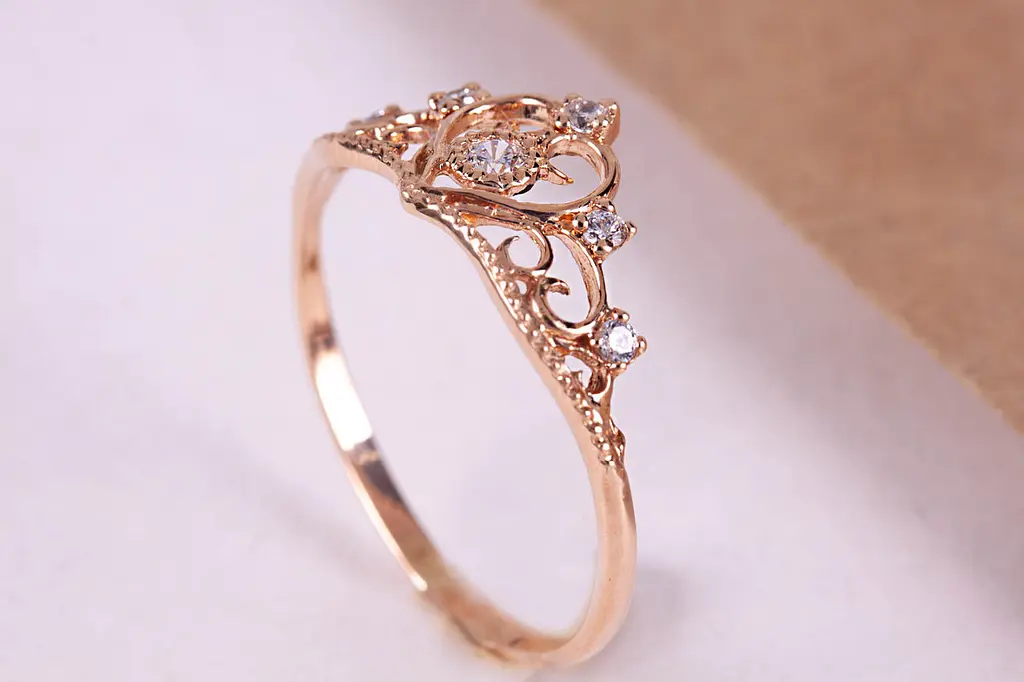 Каблучка-корона з червоного золота з фіанітами 18 K-0055 - фото 7