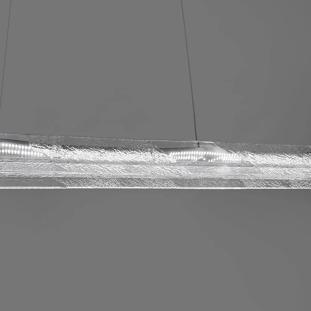 Люстра с подвесным удлиненным корпусом из прозрачного рельефного акрила 100 см Line F | Ст. MJ372-L1000 BK - фото 2