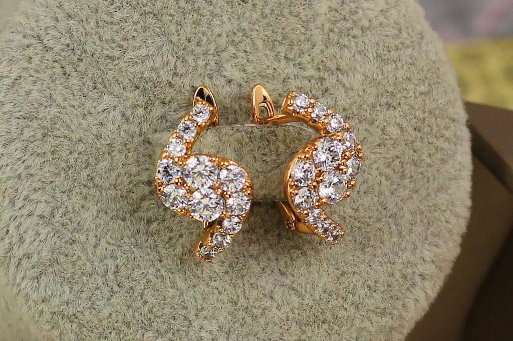 Сережки Xuping Jewelry Рівновага 1,7 см золотисті - фото 2