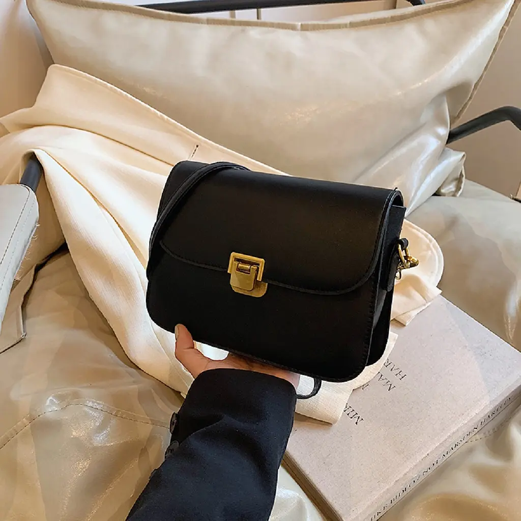 Жіноча сумка каркасна кросбоді через плече з екошкіри з клапаном Lilly P1-2806A Чорна - фото 2