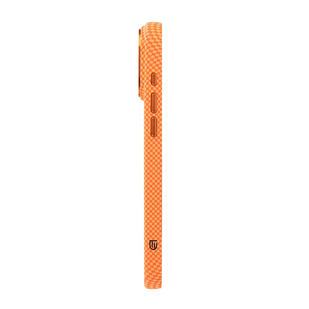 Карбоновый чехол для Apple iPhone 17 Pro, LikeCarbon2 MagCase, оранжевый, тонкий защитный чехол-панель из поликарбоната с магнитами N52, MagSafe, противоударный, совместим с беспроводной зарядкой, приподнятые края для защиты камеры - фото 6