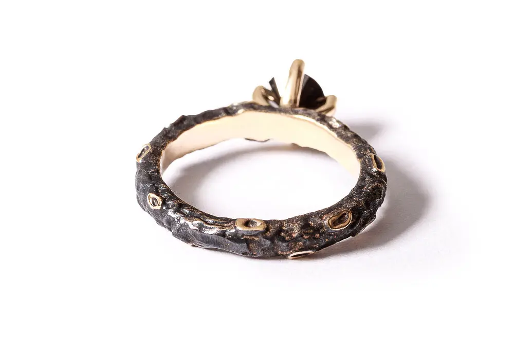 Каблучка з жовтого золота з чорнінням 18.5 K-0315 - фото 3