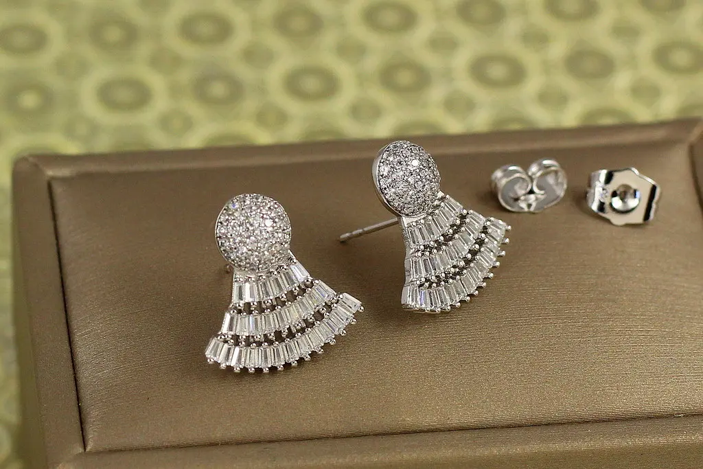 Сережки гвоздики Xuping Jewelry Воланчик 1,8 см сріблясті - фото 2