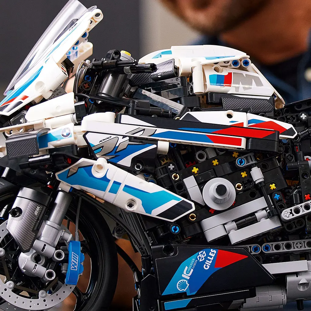Конструктор LEGO Technic BMW M 1000 RR, 1920 деталей (42130) - фото 6
