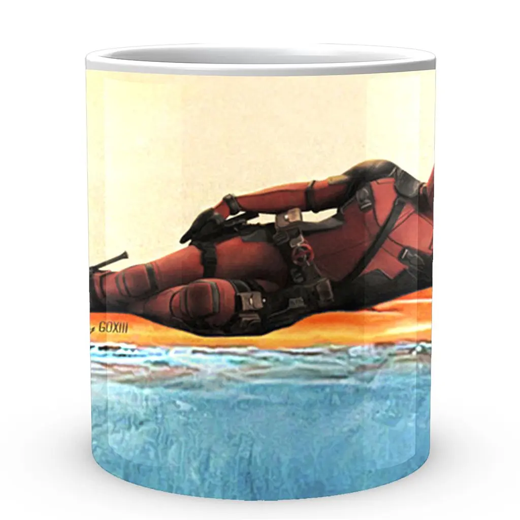 Кружка GeekLand Дедпул Deadpool Лежит на надувной лодке CP.04.406 330 мл белая - фото 2