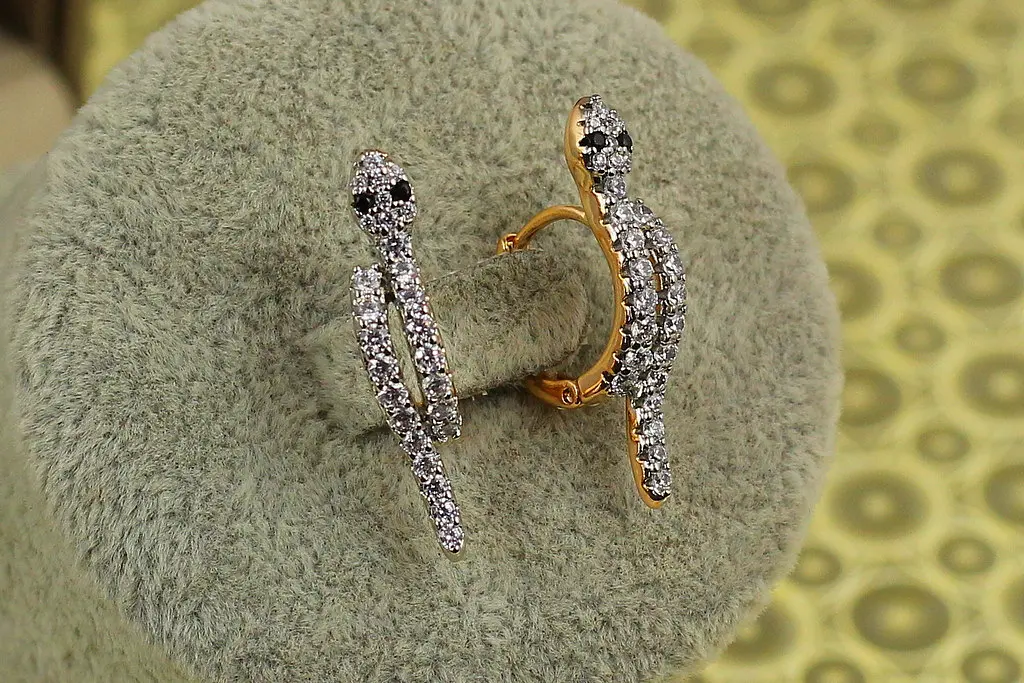 Сережки Xuping Jewelry Змії з родієм 2,5 см золотисті - фото 2