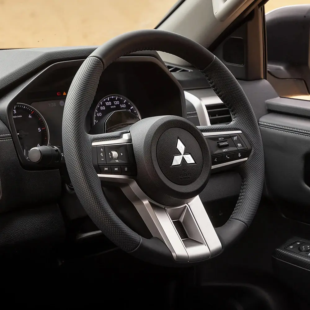 Емблема керма Mitsubishi хром 45мм пластик (на скотчі) - фото 2
