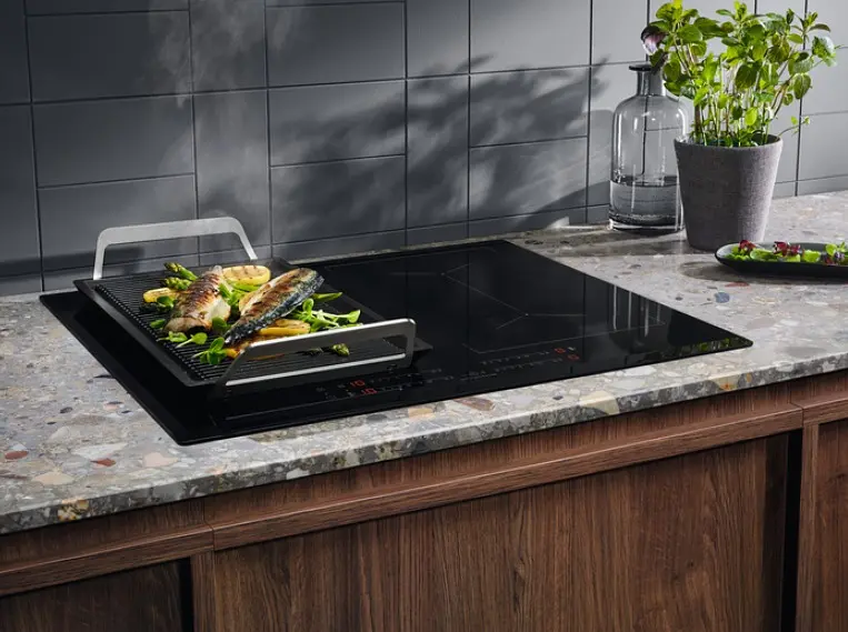 Варильна поверхня індукційна Electrolux 60 см розширена зона чорний - фото 5