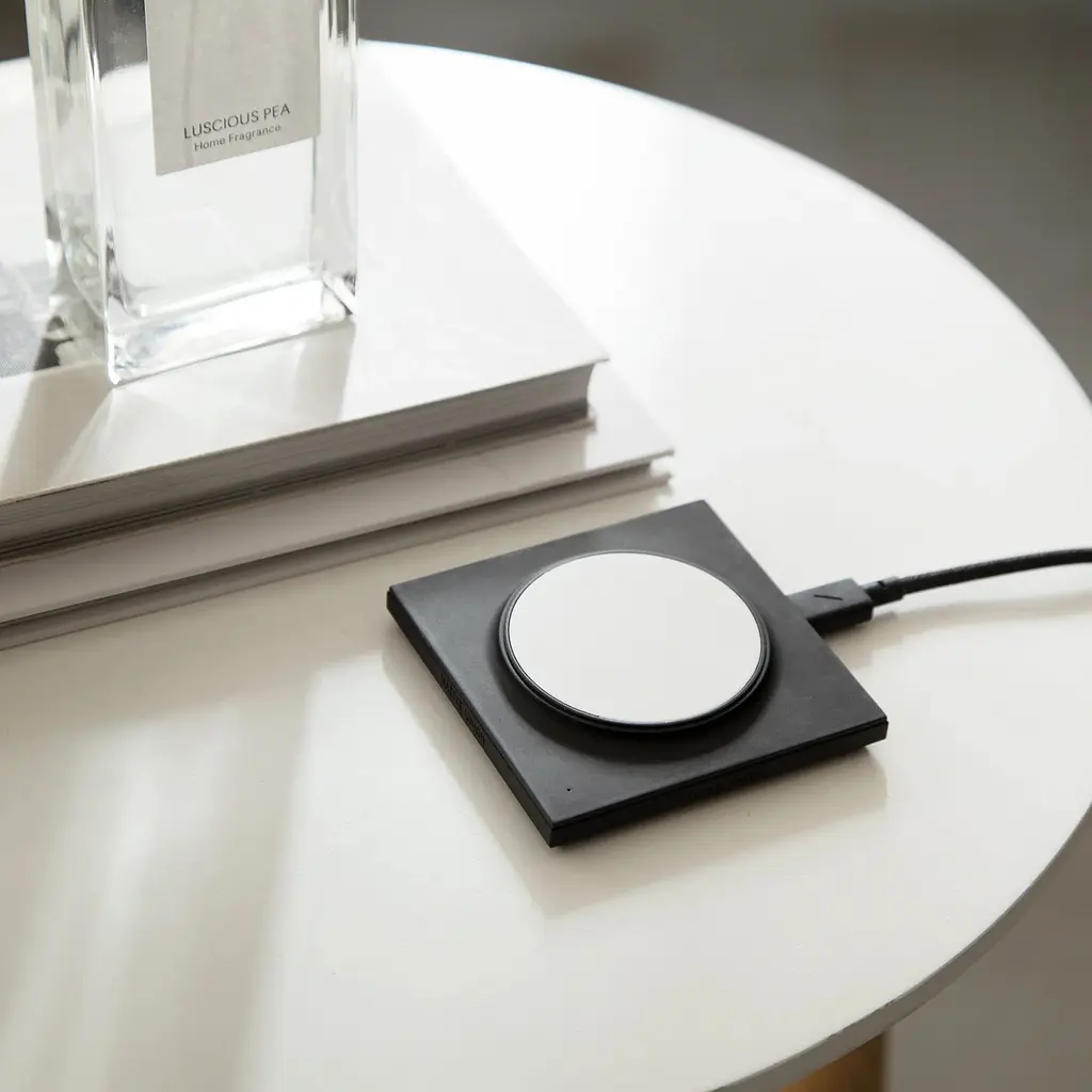 Беспроводное зарядное устройство Native Union Drop Magnetic Wireless Charger Black (DROP-MAG-BLK-NP) - фото 4