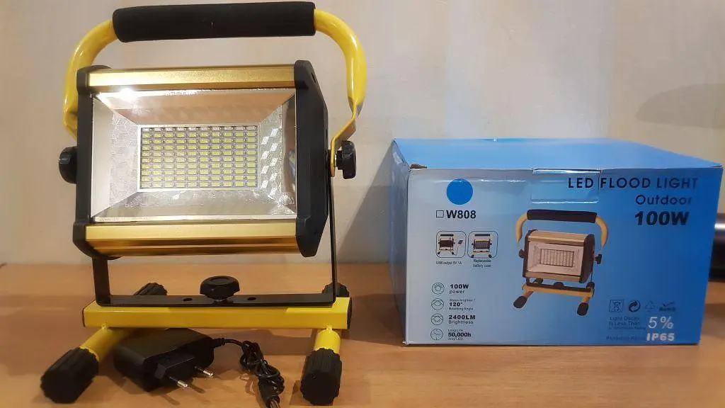 Акумуляторний LED Прожектор 100 W світлодіодний IP65 ліхтар W808 - фото 3