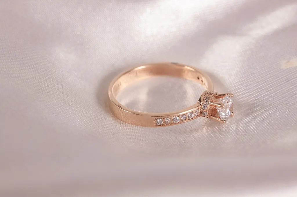 Каблучка з червоного золота з фіанітами 19 K-0142 - фото 5