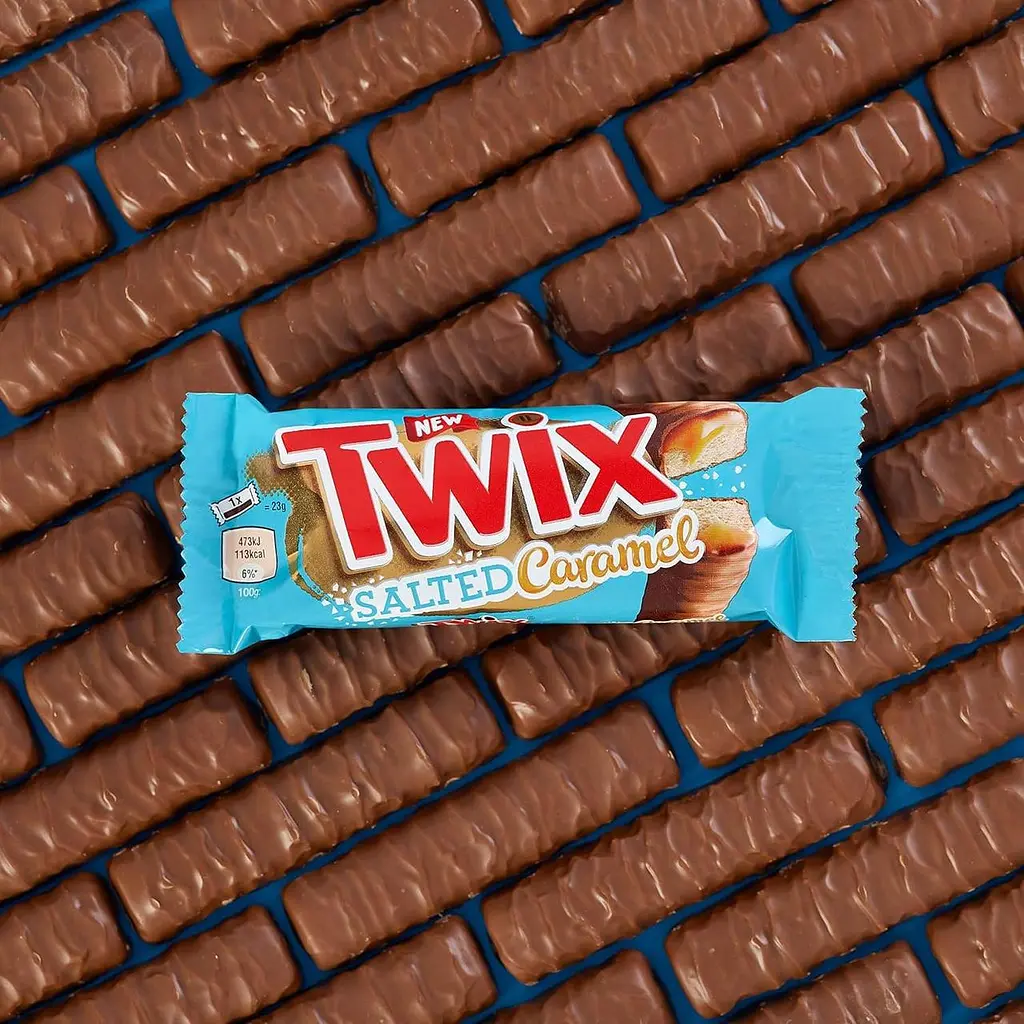 Шоколадний батончик Twix Salted Caramel 46 г - фото 4