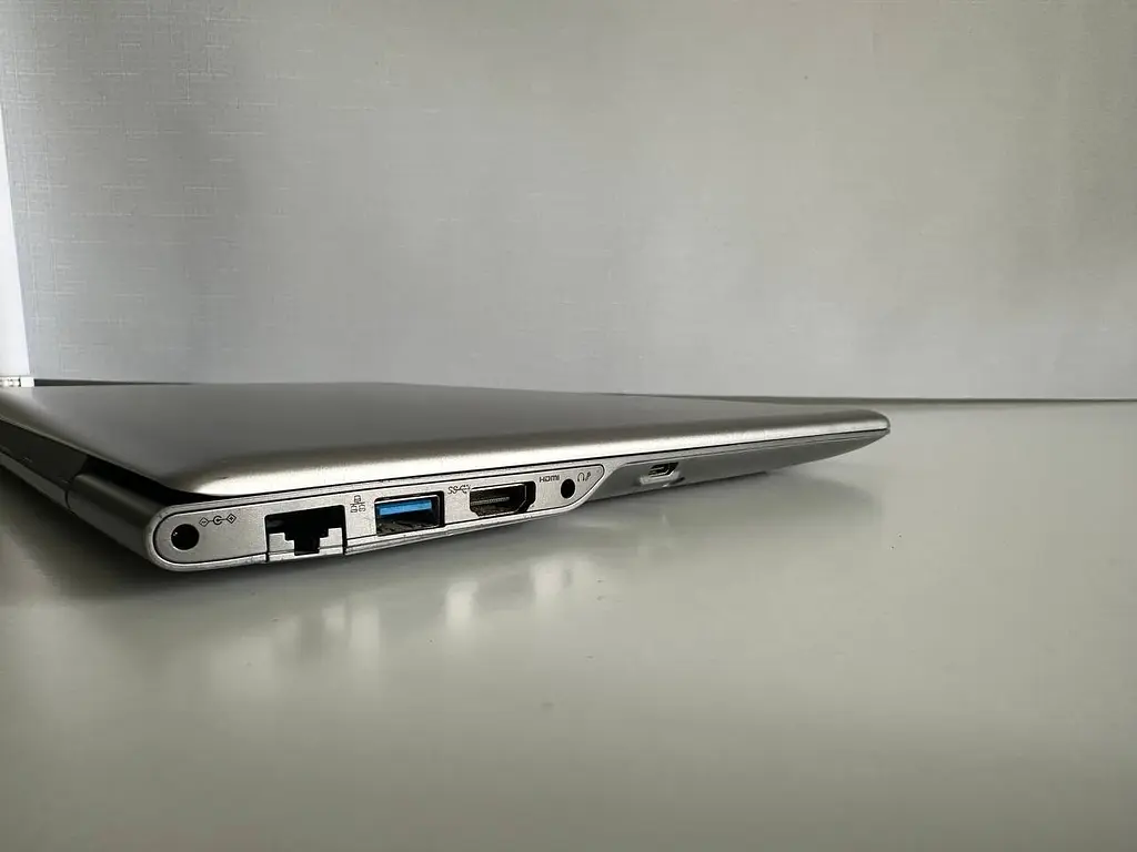Ноутбук Samsung 530U 13.3" (i3-3217U / 8GB / SSD 80GB) б/в - фото 10