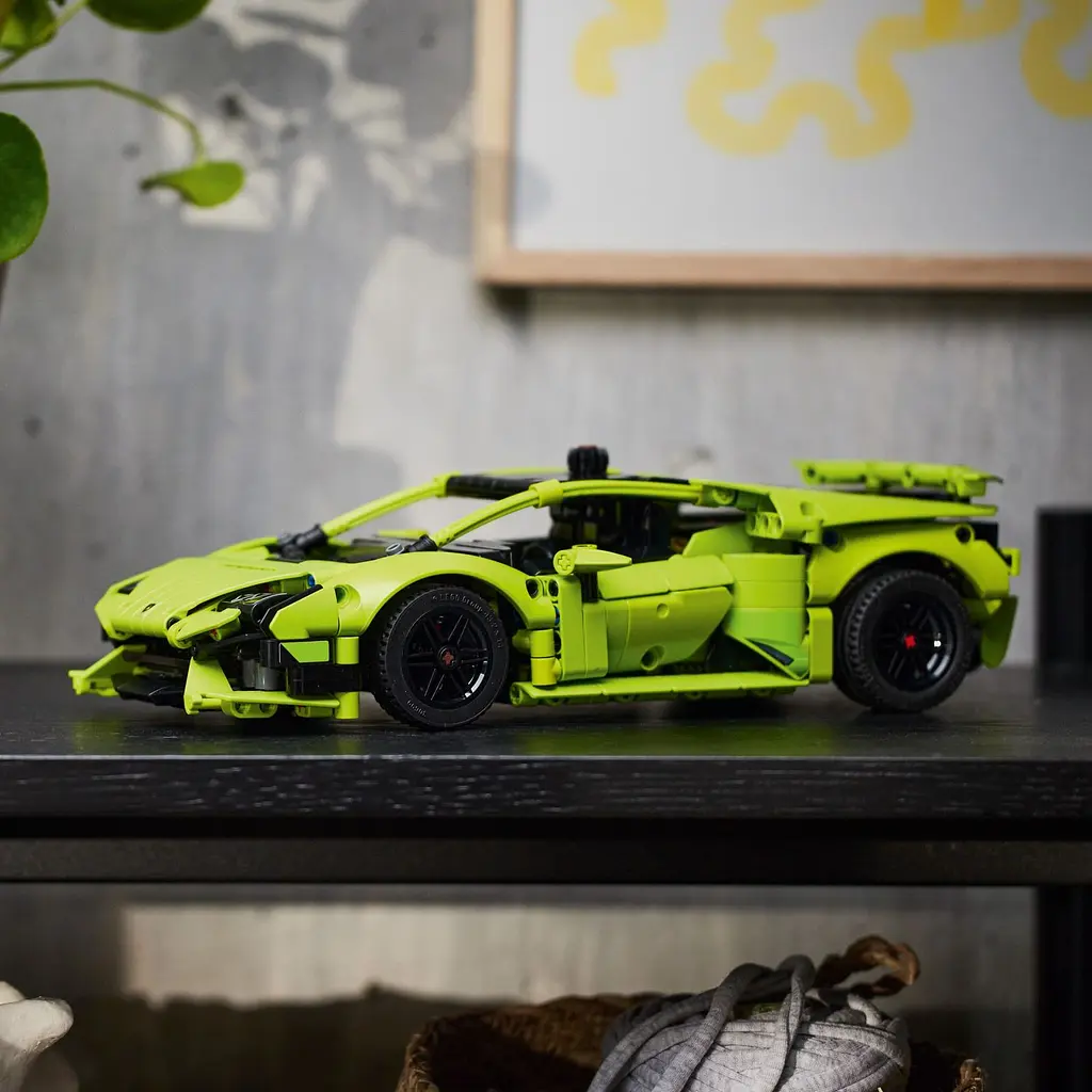 Конструктор LEGO Technic Lamborghini Huracán Tecnica, 806 деталей (42161) - фото 4