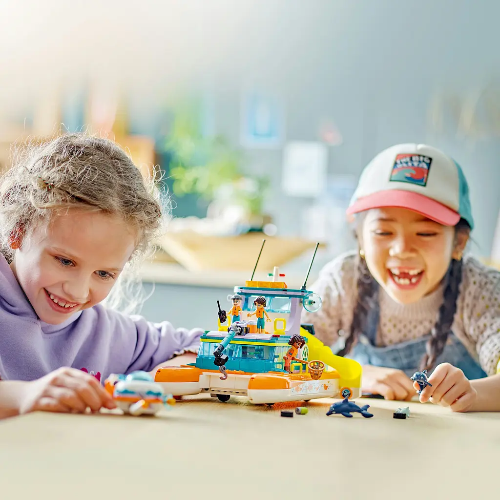 Уценка. Конструктор LEGO Friends Лодка морской спасательной бригады, 717 деталей (41734) - фото 5