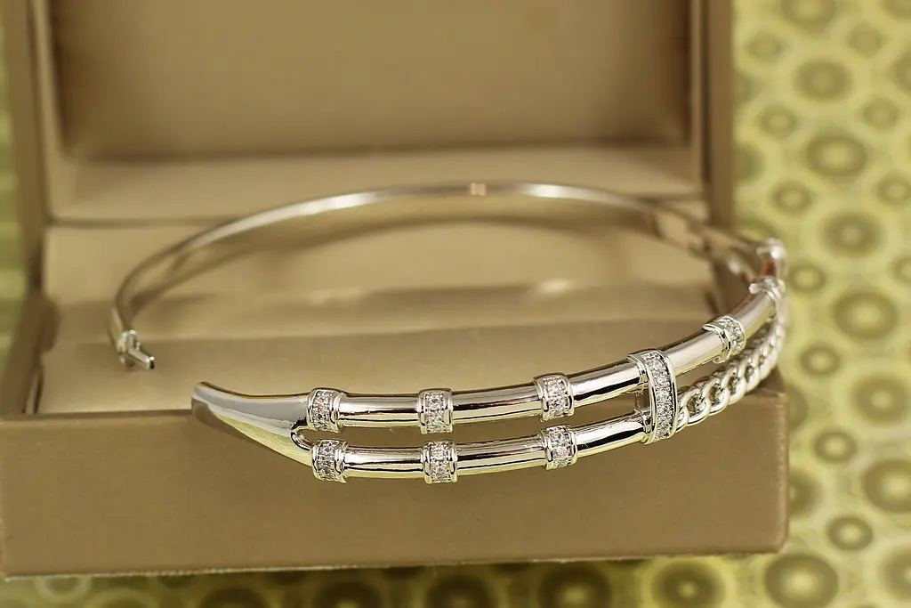 Браслет бенгл Xuping Jewelry Шляхетний дизайн від 17 см до 19 см сріблястий - фото 2