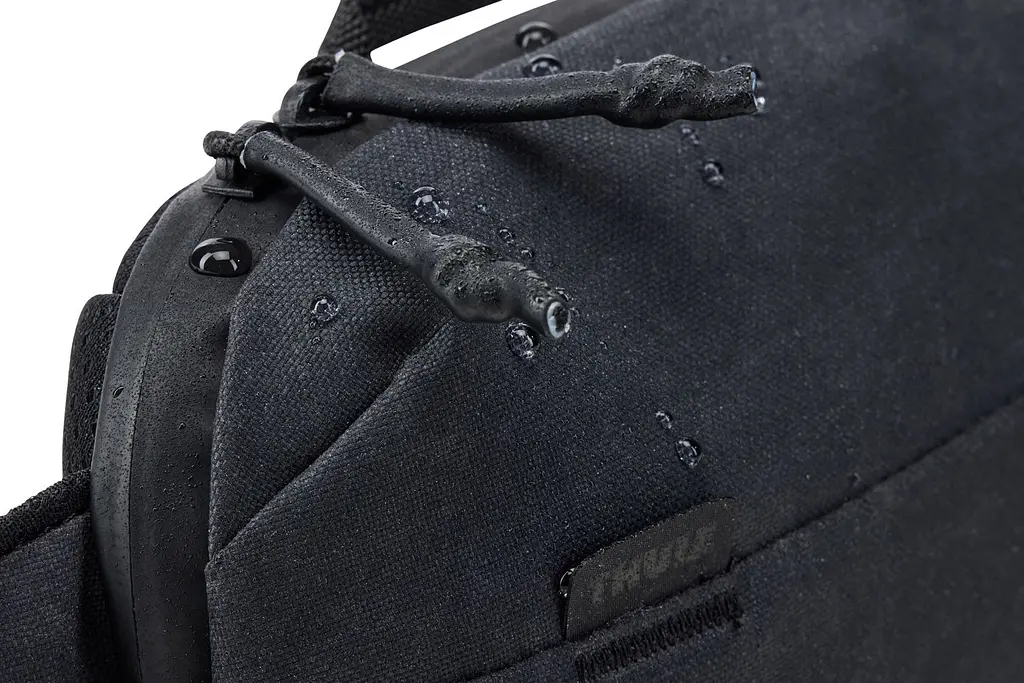 Сумка на пояс Thule Aion Sling Bag black (TH 3204727) - фото 10