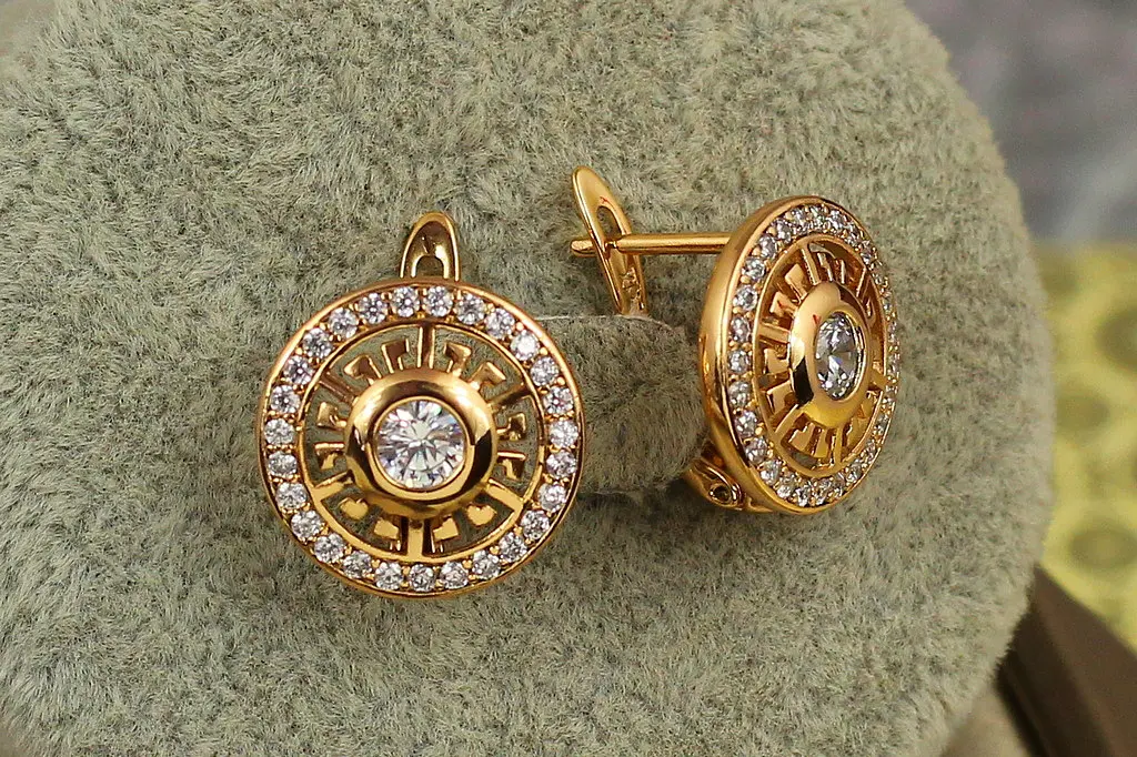 Сережки Xuping Jewelry сонце Версаче 1,5 см золотисті - фото 2