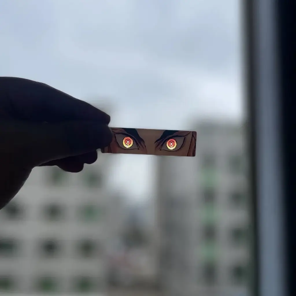 Брелок акриловий очі з переливом Клинок розсікаючий демонів Ренгоку - фото 2