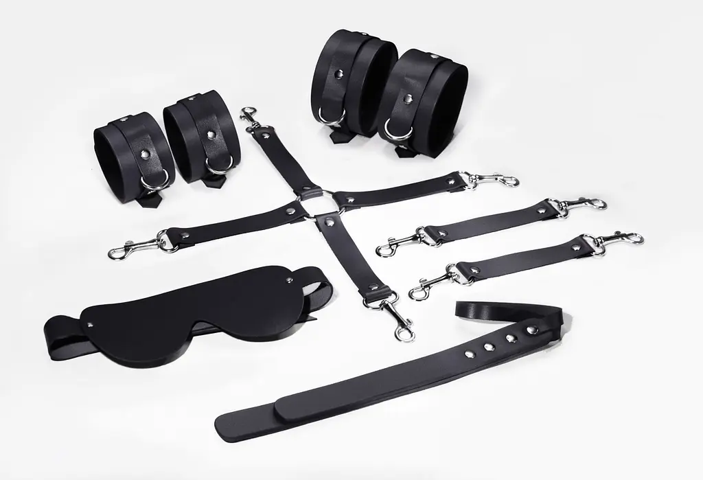 Набір для БДСМ Feral Feelings BDSM Kit 5 Black (наручники, поножі, хрестовина, маска, паддл)