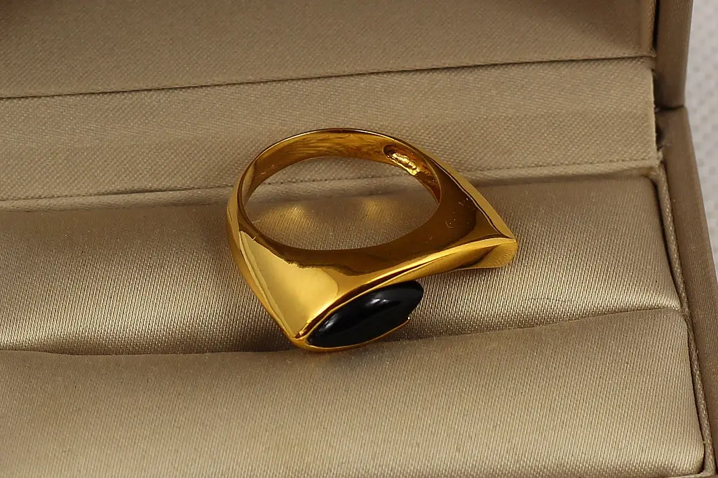 Кільце Xuping Jewelry Око чорний онікс р 18 золотисте - фото 2