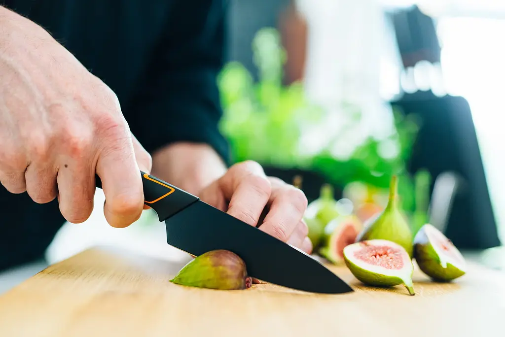 Кухонний ніж Fiskars Santoku Edge кухарський азіатський 17 см (1003097) - фото 3